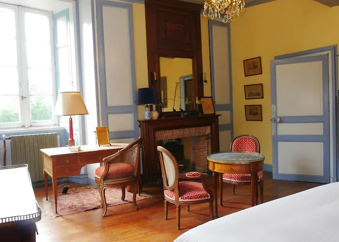 Chateau De La Garlais - 29 Couchages بيت للعطل Derval