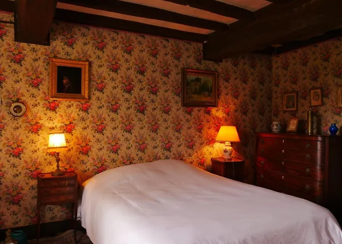 Chateau De La Garlais - 29 Couchages بيت للعطل Derval